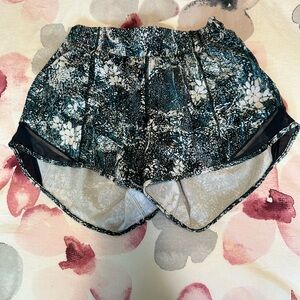 Lululemon Hotty Hot Shorts 4” Sz 4